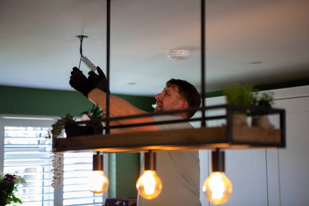 Best Licensed Electrician  in Benton, IL